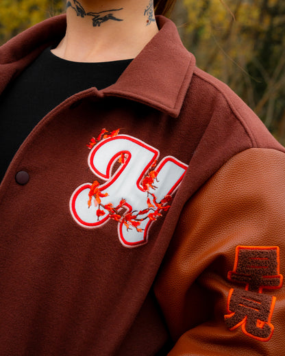 Varsity – Aki